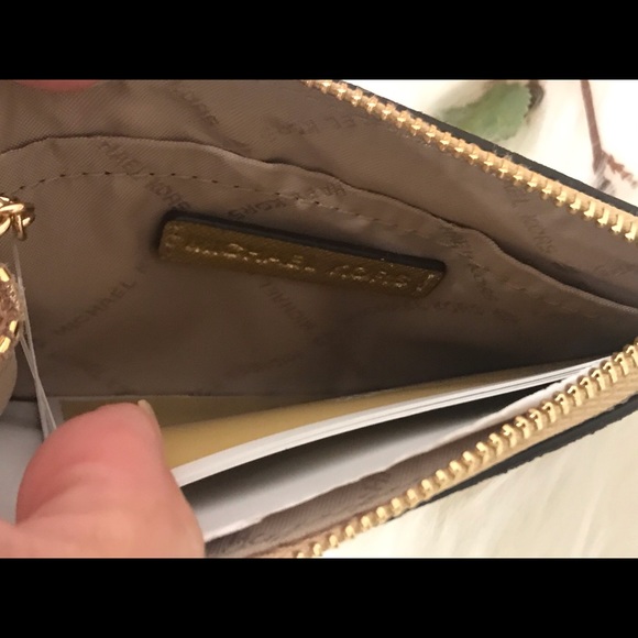 🌷Authentic MICHAEL KORS Gold Crossbody Set🌷 - Picture 8 of 8